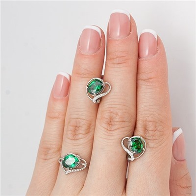 Серебряное кольцо с фианитом зеленого цвета - 026 - распродажа