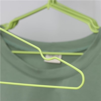Вешалка антискользящая детская металлическая с ПВХ покрытием, 10 шт, 29,5×17 см, цвет зелёный
