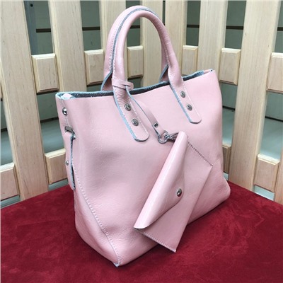 Стильная сумка Sanday_east из натуральной кожи нежно-розового цвета.