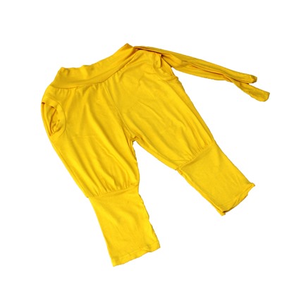 Рост 127-135. Легкие детские капри Carel желтого цвета.