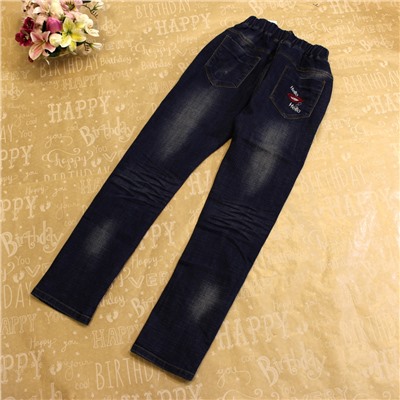 Рост 162-170 см. Модные джинсы для девочки Viva темно-синего цвета с легким эффектом потертости, стразами и яркой вышивкой.