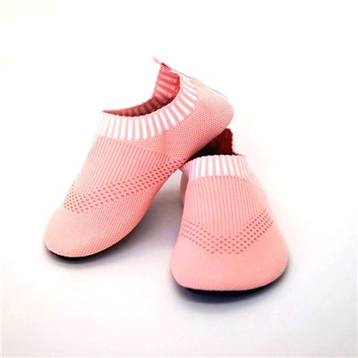 Тапочки-носочки для плавания и пляжа детские розовые с тканевым верхом и противоскользящей резиновой подошвой
