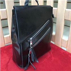 Оригинальная сумка-рюкзак Swens из натуральной кожи черного цвета.