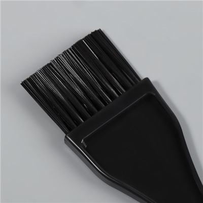 Кисть для окрашивания волос, 20,5 х 3,5 см, цвет чёрный