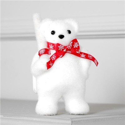 Фигура световая "Медведь с посохом в шарфе", 15х9х6 см, фиксинг, от батареек, Т/БЕЛЫЙ
