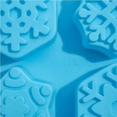 Форма силиконовая для выпечки Доляна «Новый год. Снежинка», 26,5×18,5 см, 6 ячеек, цвет голубой