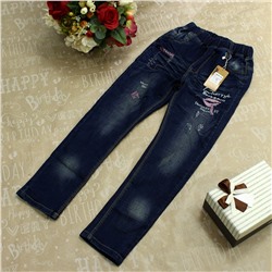 Рост 158-164 см. Стильные джинсы для девочки Alva темно-синего цвета с легким эффектом потертости и вышивкой.