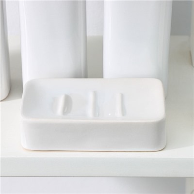 Набор аксессуаров для ванной комнаты Доляна «Статика», 4 предмета (дозатор 300 мл, мыльница, 2 стакана), цвет белый