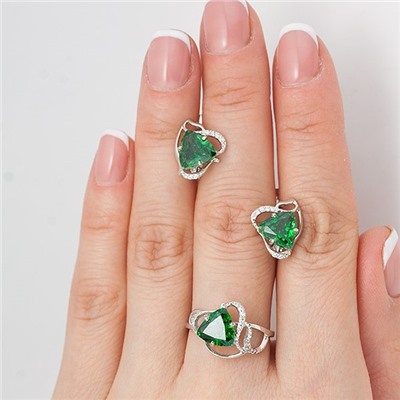 Серебряное кольцо с фианитом  зеленого цвета - 023 - распродажа