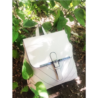 Стильная женская сумка-рюкзак Freedom_walk из эко-кожи молочного цвета.