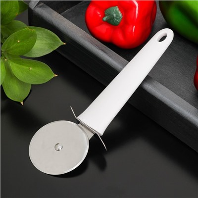 Нож для пиццы и теста Доляна «Сливки», d=6 см, цвет белый