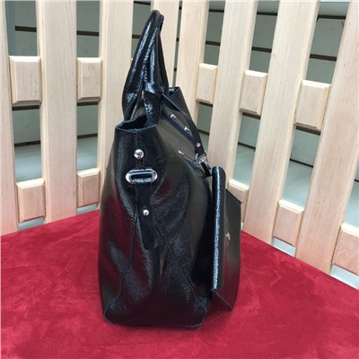 Стильная сумка Sanday_east из натуральной кожи черного цвета.