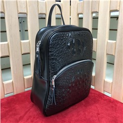 Сумка-рюкзак Darts формата А4 из натуральной кожи черного цвета.