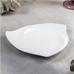 Тарелка фарфоровая треугольная Ariela, 20,5 см, цвет белый