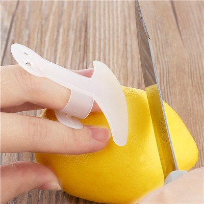 Защитная накладка на пальцы при нарезке пластиковая с регулируемым креплением