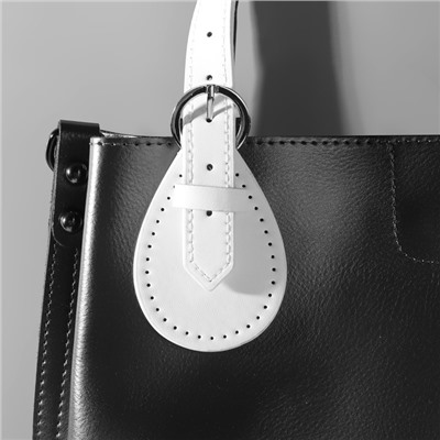 Ручка для сумки, шнуры, 60 × 1,8 см, с пришивными петлями 5,8 см, цвет белый/серебряный