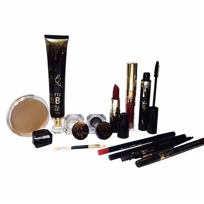 Набор Kylie Holiday Edition 11 Pieces Fashion Makeup Set Gold